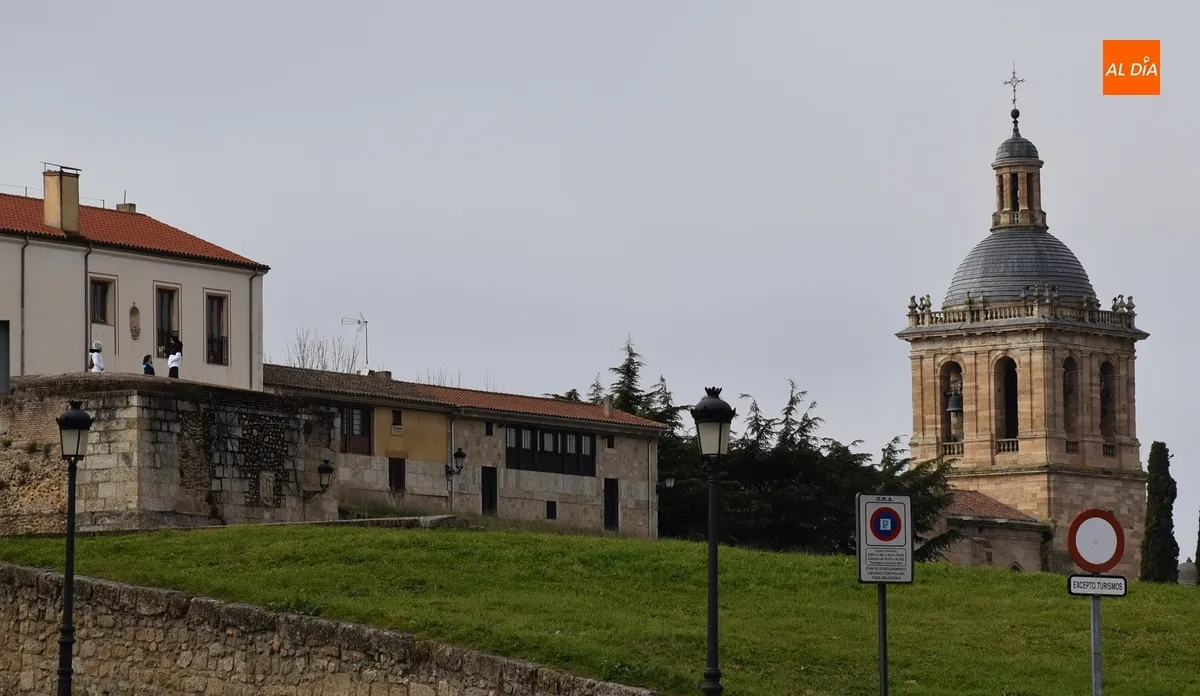 Foto 2 - Esp&iacute;ritu hispanoluso en la fr&iacute;a ma&ntilde;ana de A&ntilde;o Nuevo en el centro hist&oacute;rico de Ciudad Rodrigo