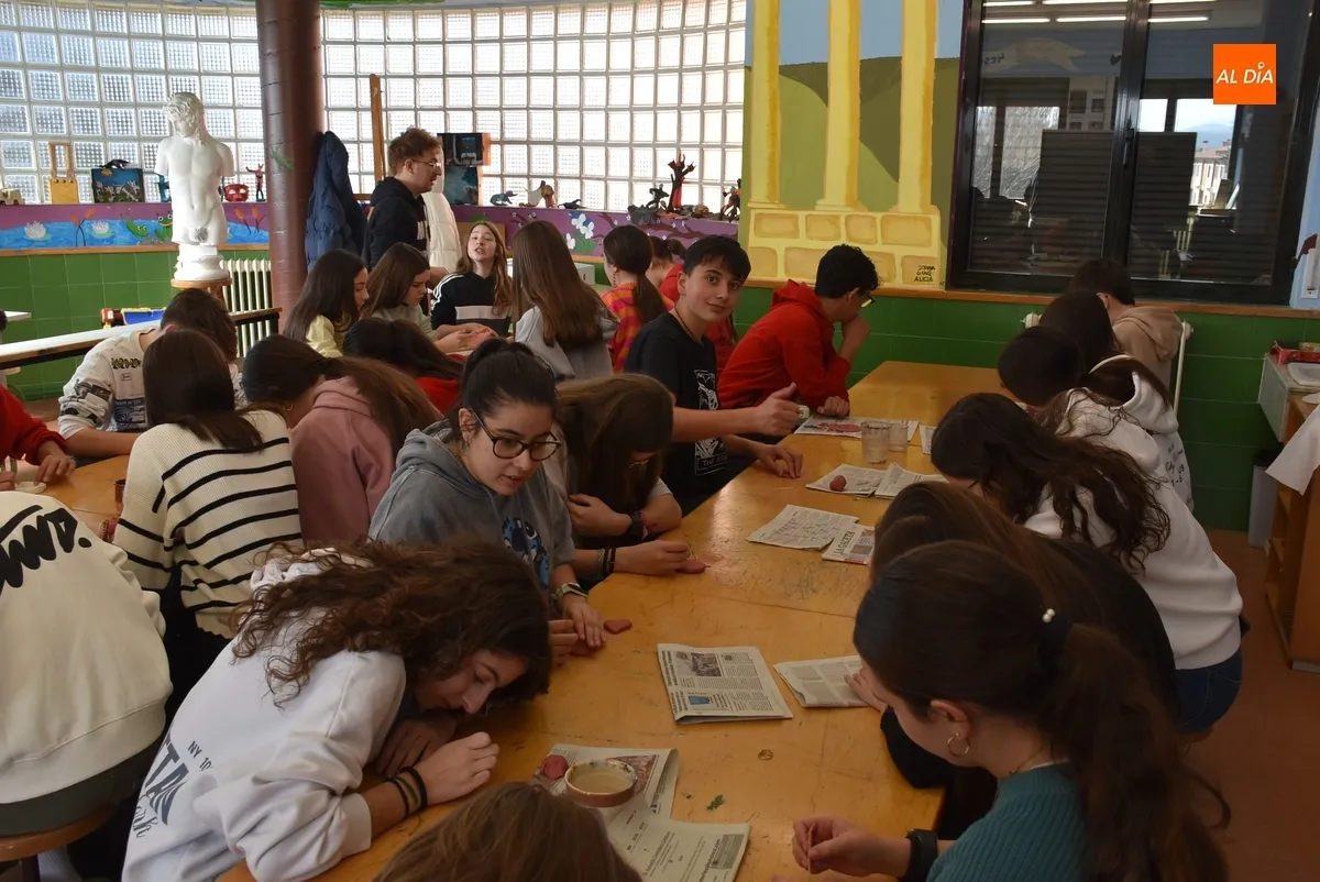 Foto 9 - El IES Fray Diego disfruta con m&uacute;sica en directo de su cl&aacute;sico D&iacute;a de la Convivencia