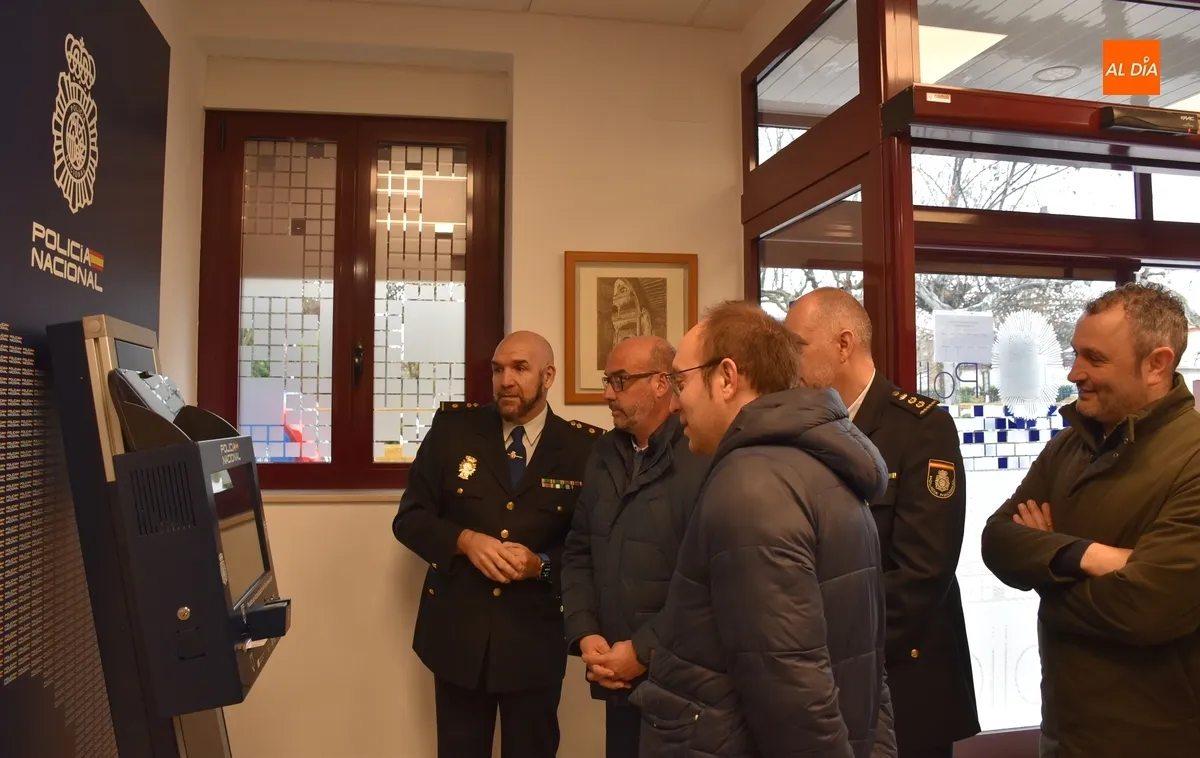 Foto 3 - Operativa la m&aacute;quina para renovar los certificados de los DNIs electr&oacute;nicos sin salir de Ciudad Rodrigo