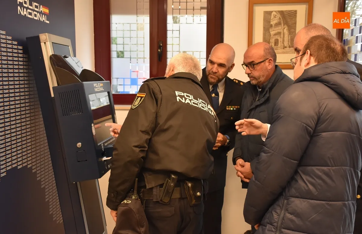 Foto 5 - Operativa la m&aacute;quina para renovar los certificados de los DNIs electr&oacute;nicos sin salir de Ciudad Rodrigo