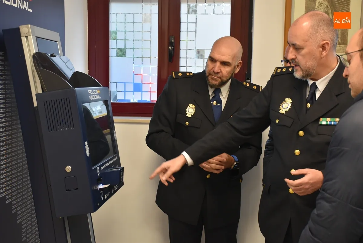 Foto 6 - Operativa la m&aacute;quina para renovar los certificados de los DNIs electr&oacute;nicos sin salir de Ciudad Rodrigo