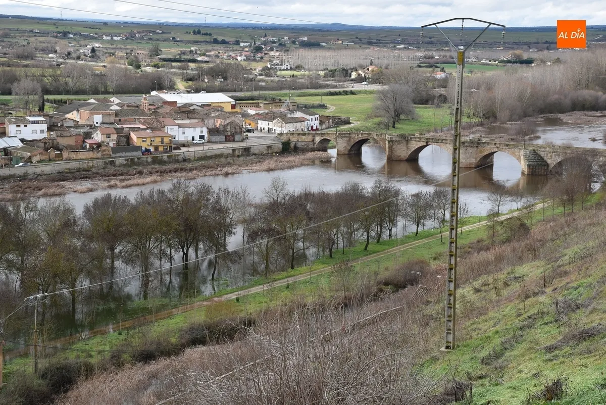 Foto 2 - El &Aacute;gueda multiplica por 12 su caudal tras las lluvias constantes de los &uacute;ltimos d&iacute;as