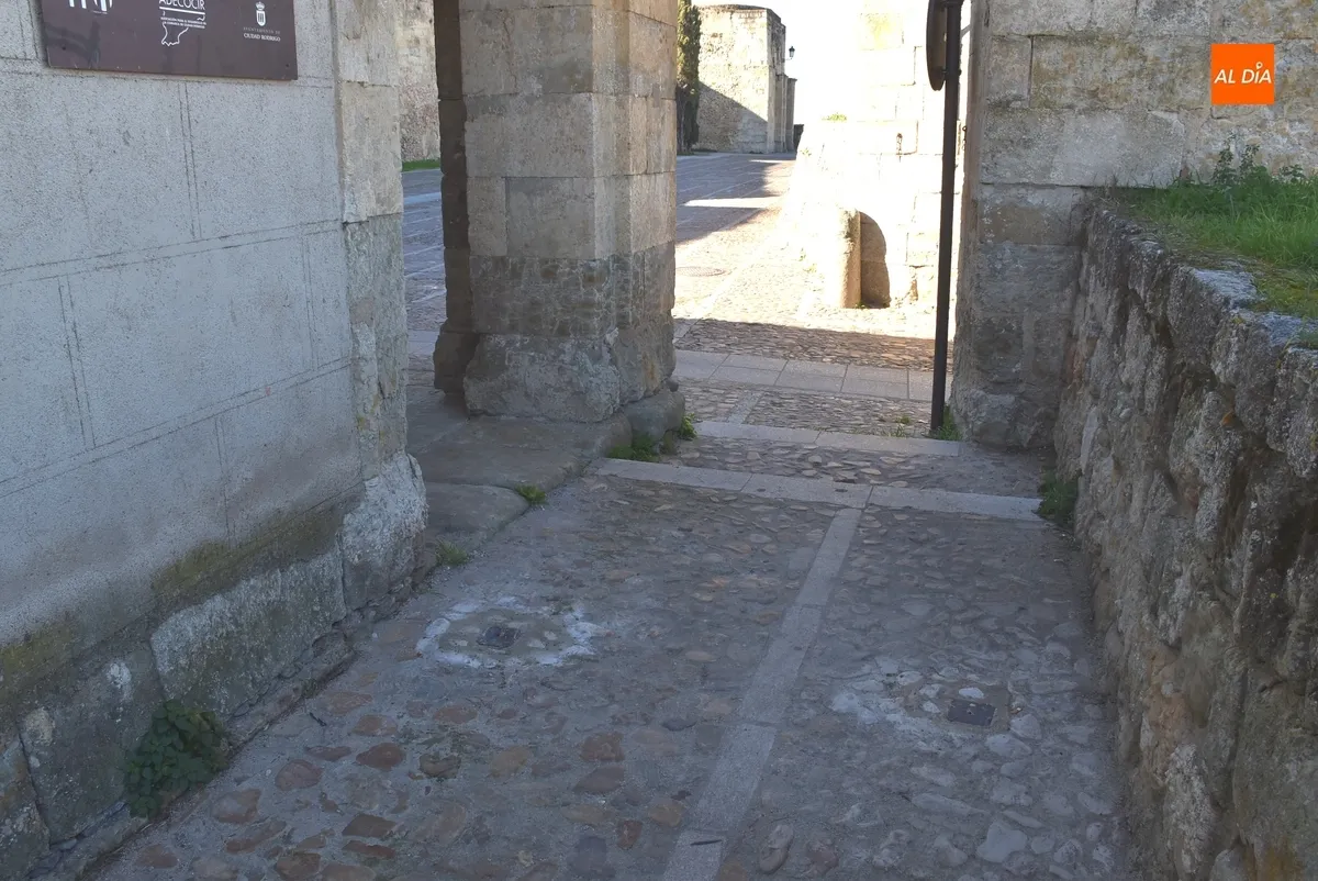 Foto 6 - La zona del Puente de Aris y los laterales del Cuerpo de Guardia del Registro tendr&aacute;n doble vallado