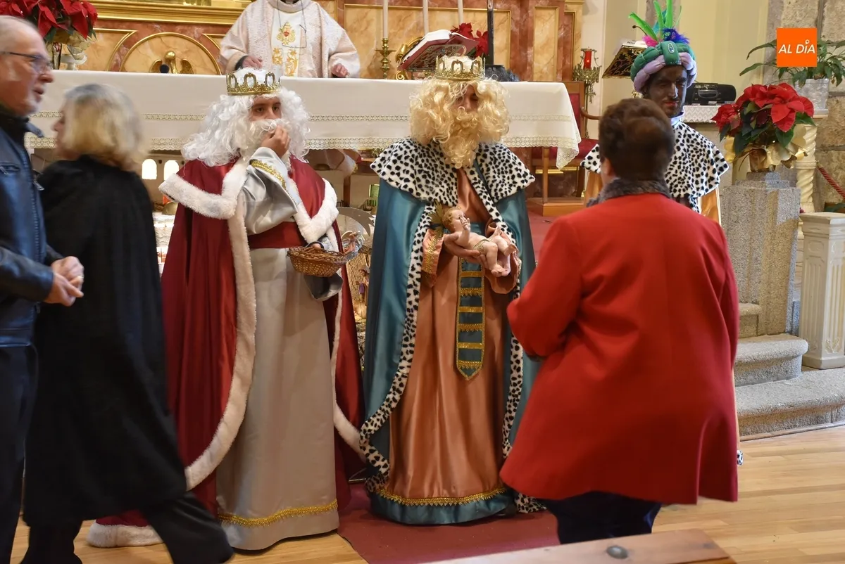 Foto 10 - Los fieles de San Crist&oacute;bal adoran al Ni&ntilde;o Jes&uacute;s al ritmo de &lsquo;El Burrito Sabanero&rsquo;
