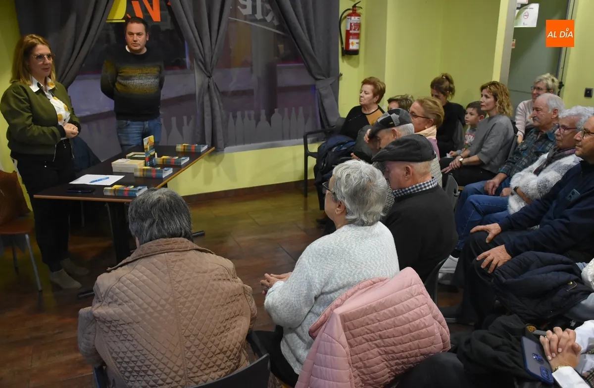 Foto 2 - Juan Jos&eacute; S&aacute;nchez presenta un libreto con sus recuerdos escrito por Vanesa Centelles