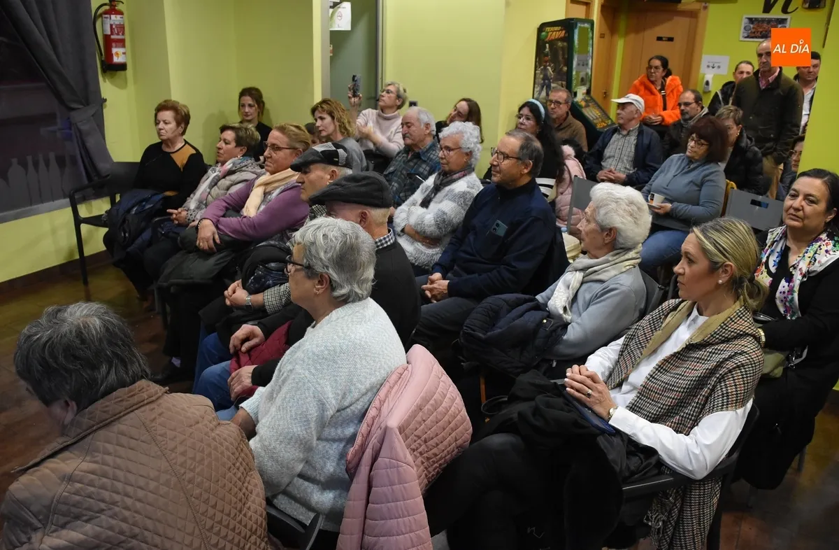 Foto 4 - Juan Jos&eacute; S&aacute;nchez presenta un libreto con sus recuerdos escrito por Vanesa Centelles