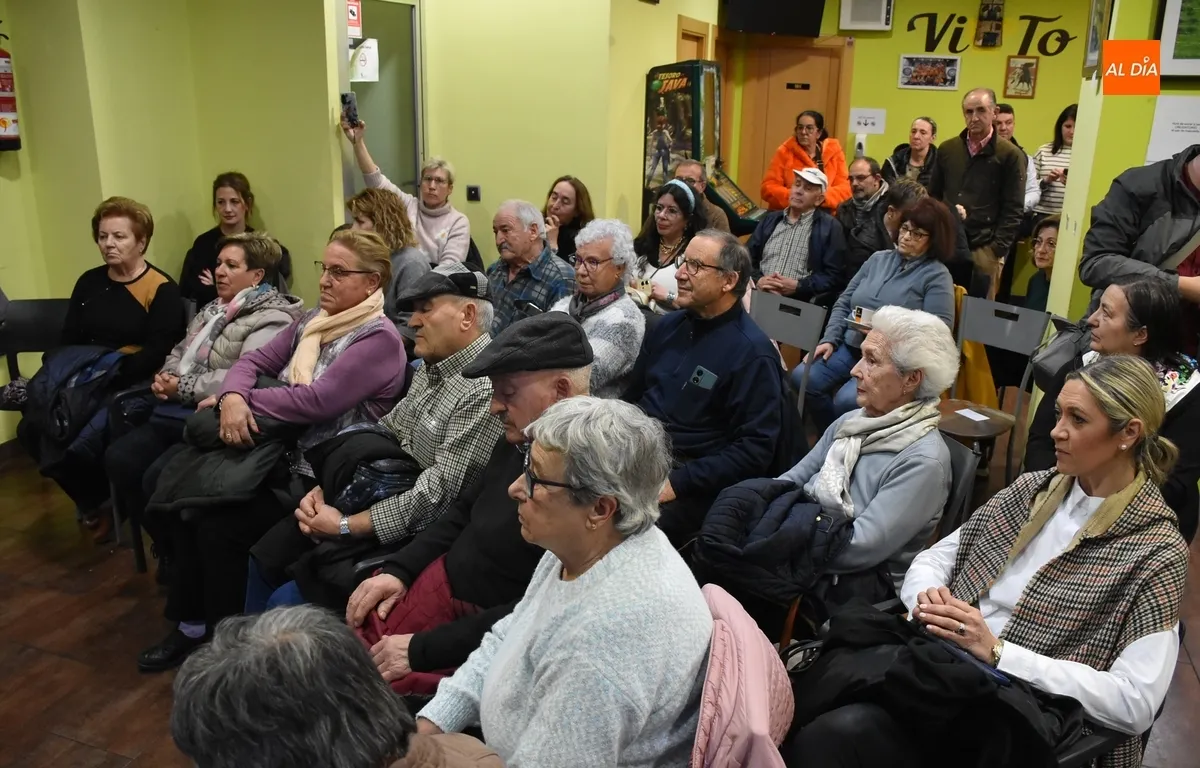 Foto 5 - Juan Jos&eacute; S&aacute;nchez presenta un libreto con sus recuerdos escrito por Vanesa Centelles