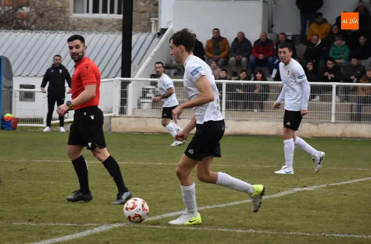 Foto 6 - El Ciudad Rodrigo rescata su cuarto 1-1 seguido en casa, que hasta supo a poco pese a acabar con 9