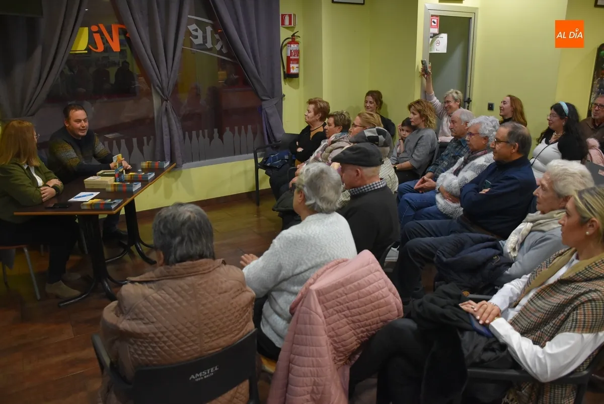 Foto 8 - Juan Jos&eacute; S&aacute;nchez presenta un libreto con sus recuerdos escrito por Vanesa Centelles