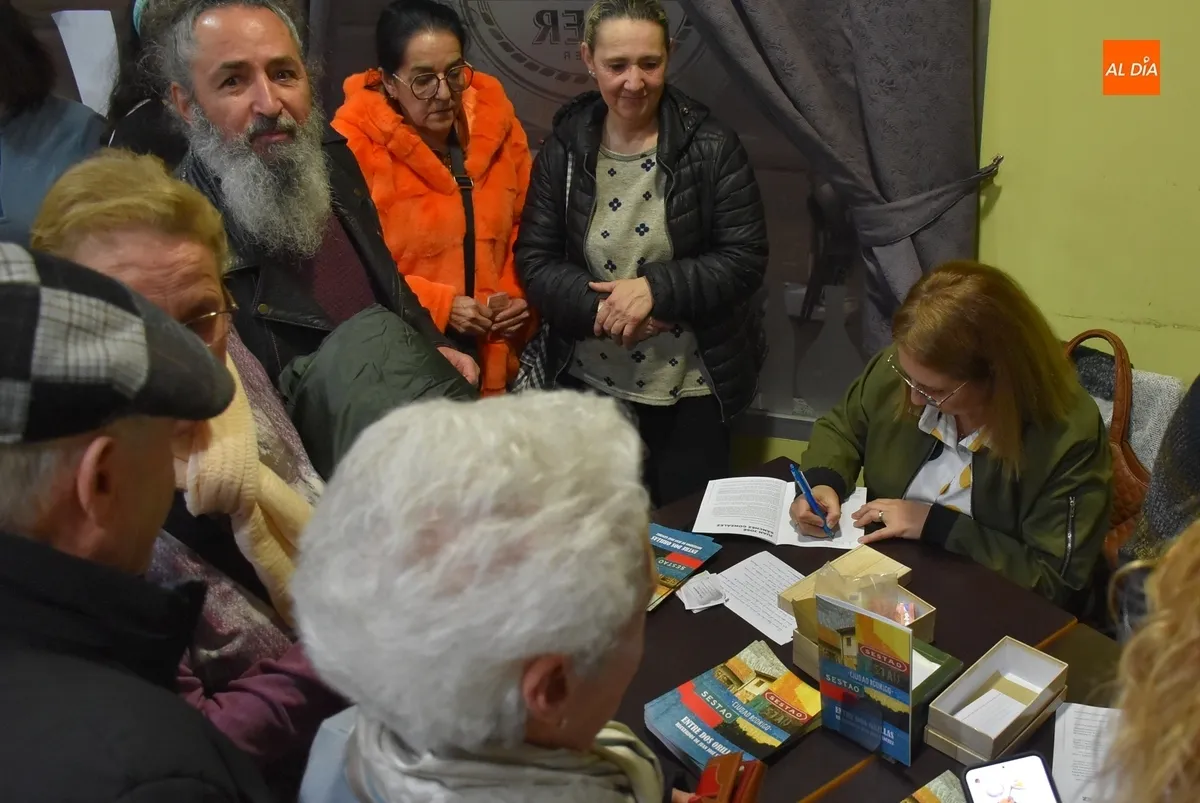 Foto 10 - Juan Jos&eacute; S&aacute;nchez presenta un libreto con sus recuerdos escrito por Vanesa Centelles