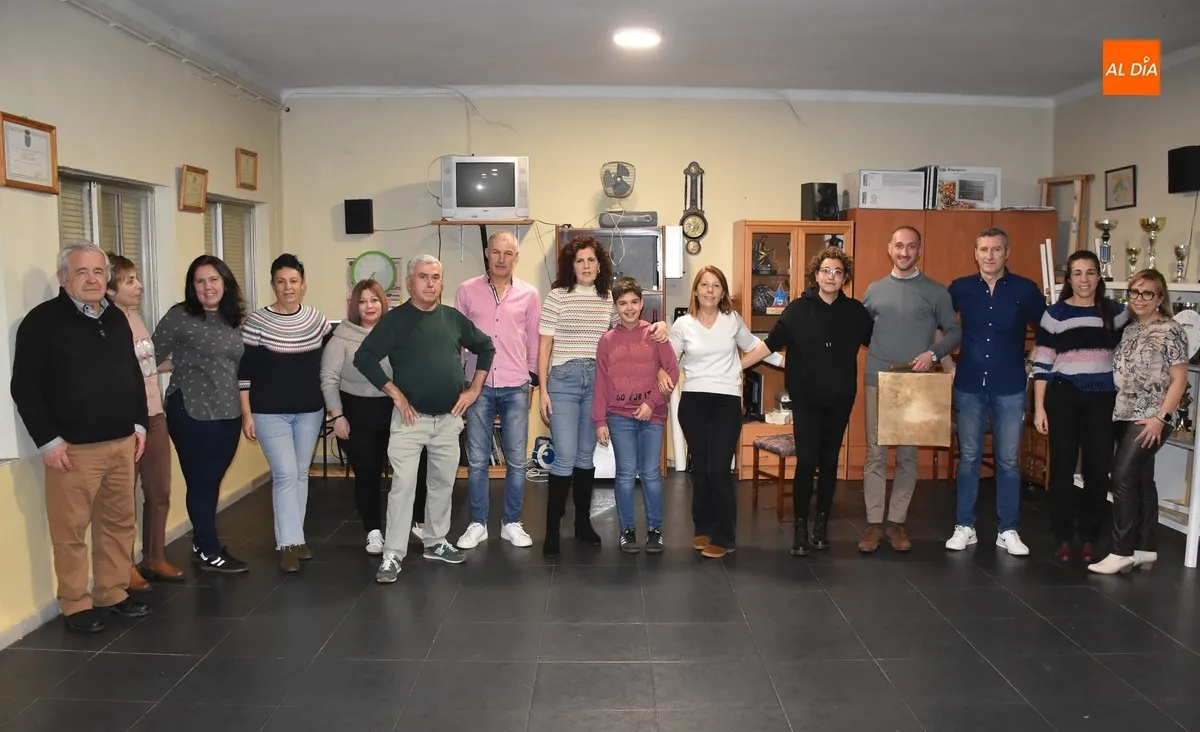 Foto 2 - Ra&uacute;l Benito imparte un taller de bailes de Pe&ntilde;aparda en la Avenida de Espa&ntilde;a