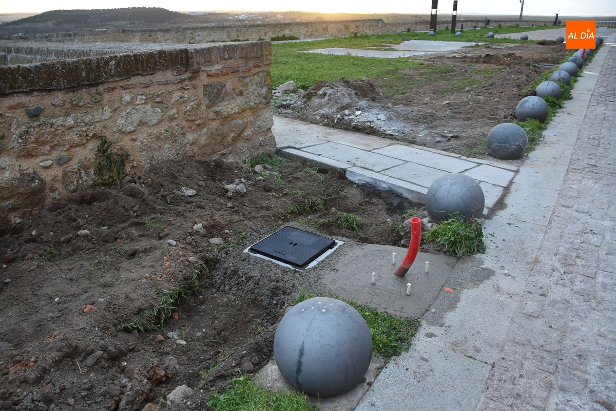 En marcha el cambio de lateral de las farolas próximas al Cuerpo de Guardia de San Pelayo