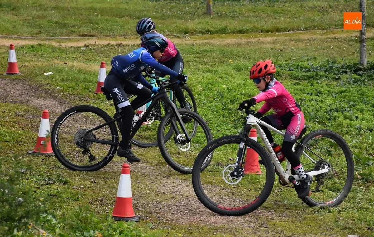 Foto 5 - La Alameda acoge un nuevo entreno de la Escuela del Club J&oacute;venes Ciclistas, que abre la inscripci&oacute;n