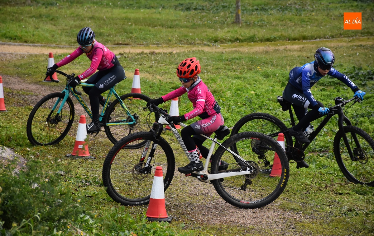 La Alameda acoge un nuevo entreno de la Escuela del Club Jóvenes Ciclistas, que abre la inscripción