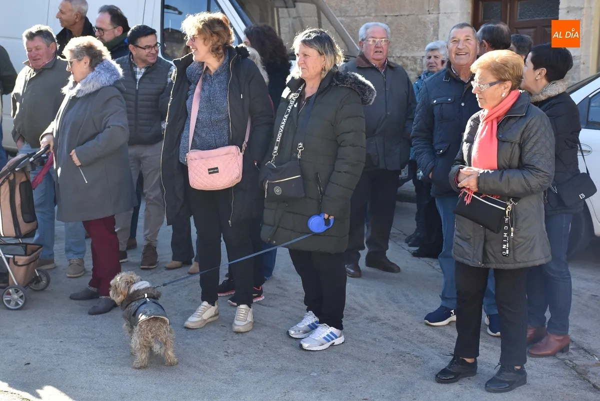 Foto 11 - El patr&oacute;n de los animales bendice a 13 perros antes de procesionar por las calles de San Andr&eacute;s