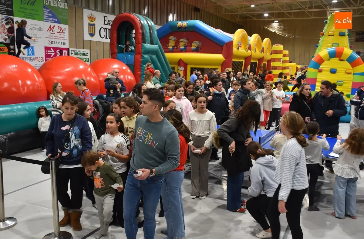 Foto 6 - Los Reyes Magos se pasan por Navilandia con obsequios para todos los chavales