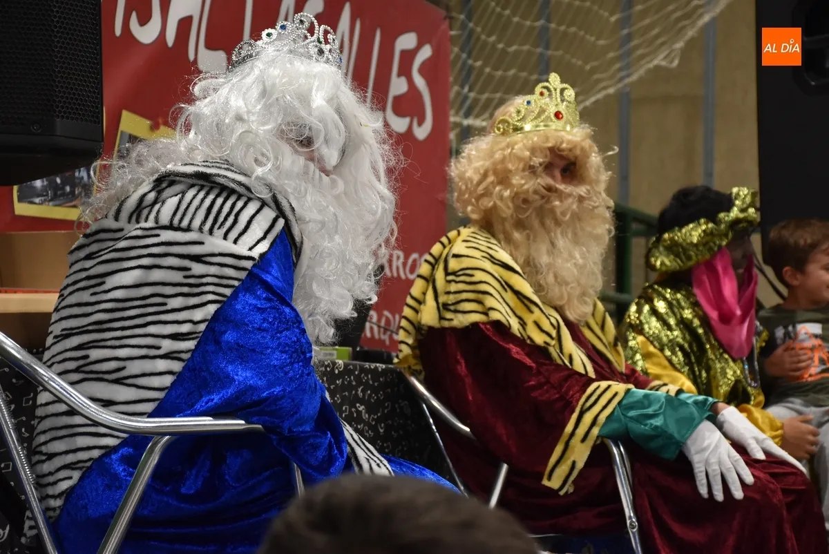 Foto 7 - Los Reyes Magos se pasan por Navilandia con obsequios para todos los chavales
