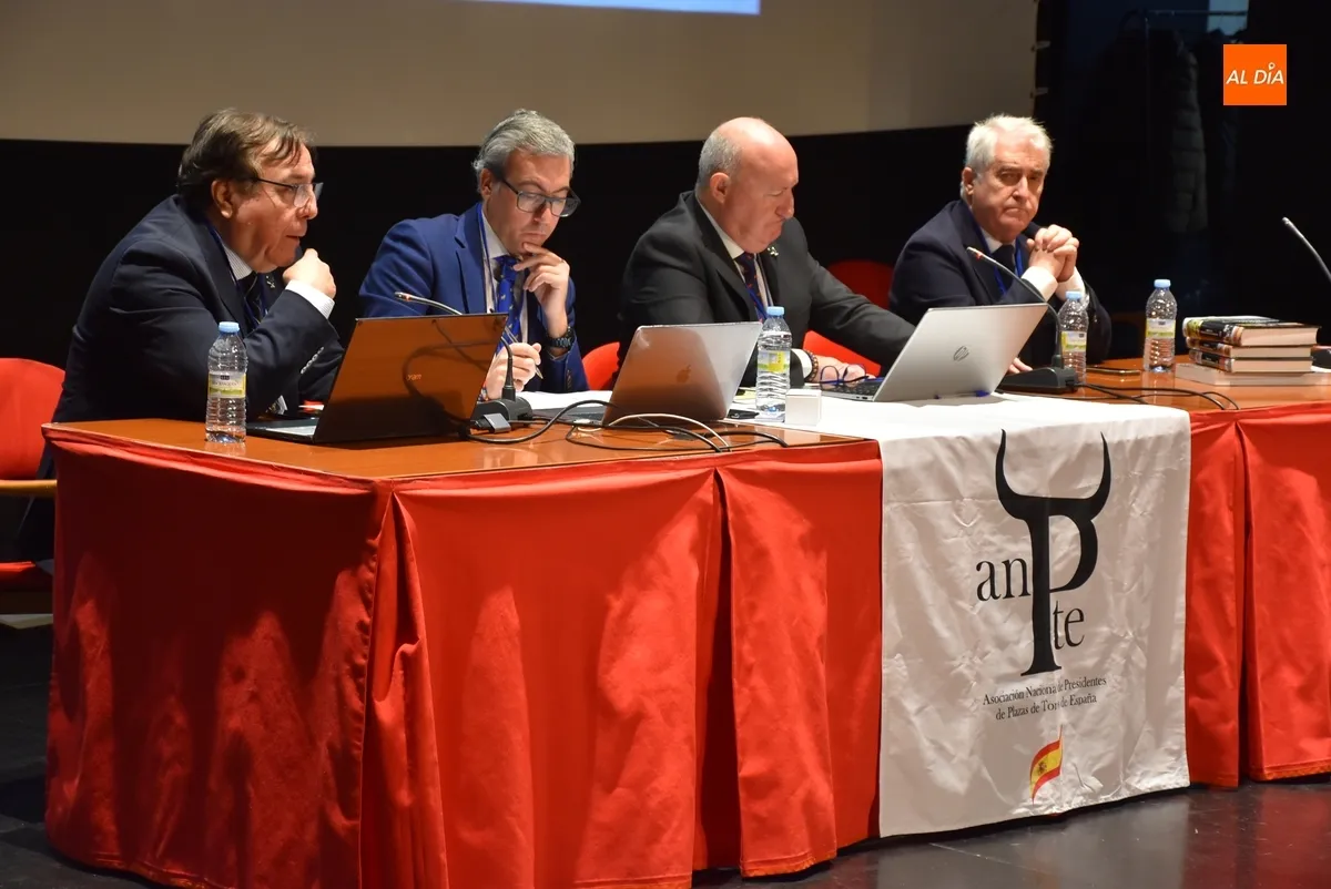 Foto 2 - Cerca de un centenar de personas asisten a la Asamblea de Presidentes de Plazas de Toros