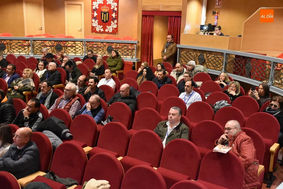 Foto 4 - Cerca de un centenar de personas asisten a la Asamblea de Presidentes de Plazas de Toros
