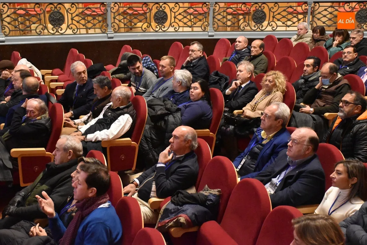 Foto 5 - Cerca de un centenar de personas asisten a la Asamblea de Presidentes de Plazas de Toros
