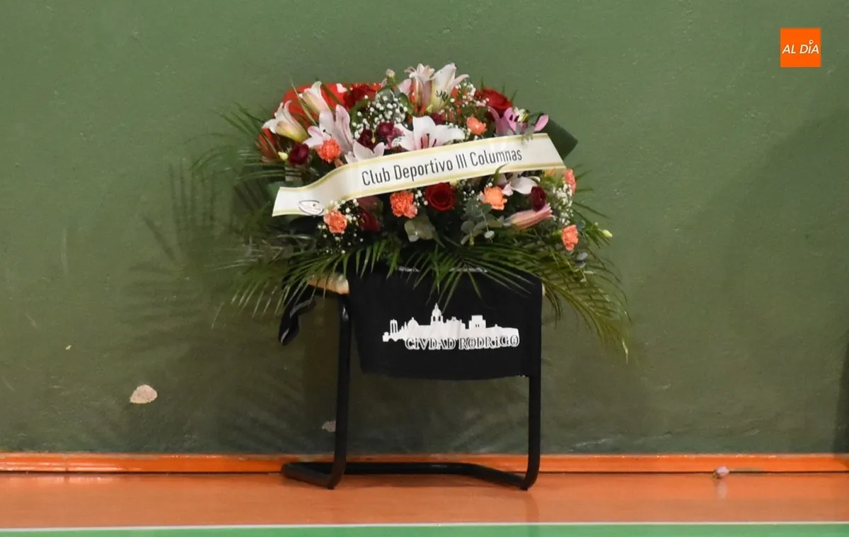 Foto 10 - Un abarrotado Conde de Fox&aacute; rinde un emotiv&iacute;simo homenaje a &Aacute;lvaro P&eacute;rez Ortega