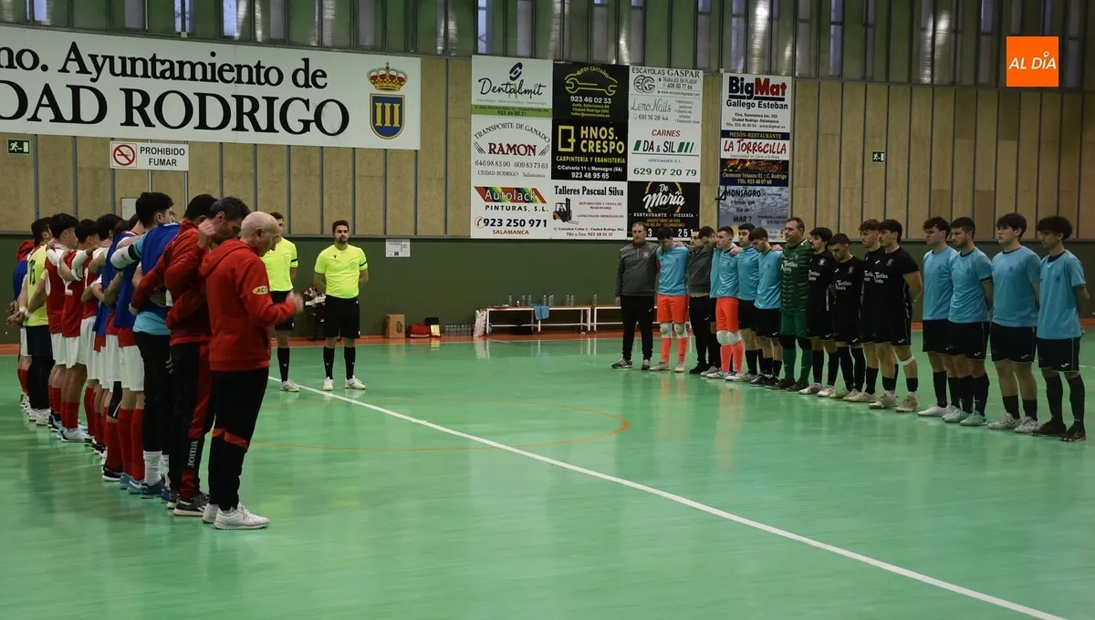Foto 11 - Un abarrotado Conde de Fox&aacute; rinde un emotiv&iacute;simo homenaje a &Aacute;lvaro P&eacute;rez Ortega