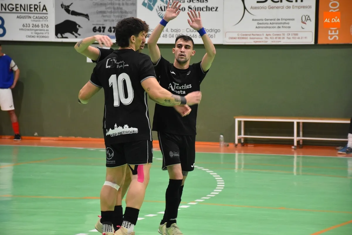 Foto 10 - El III Senior saca adelante con el coraz&oacute;n encogido su partido ante el Uni&oacute;n Arroyo