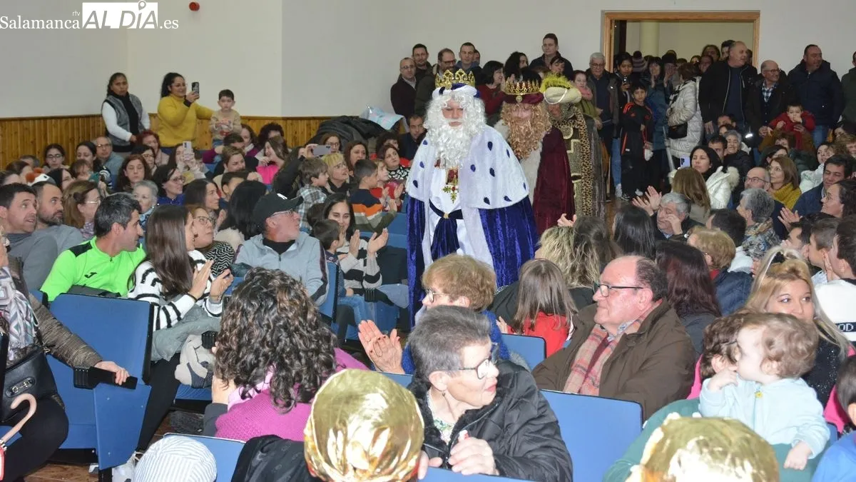 Foto 11 - Los Reyes Magos reciben una gran acogida en Lumbrales
