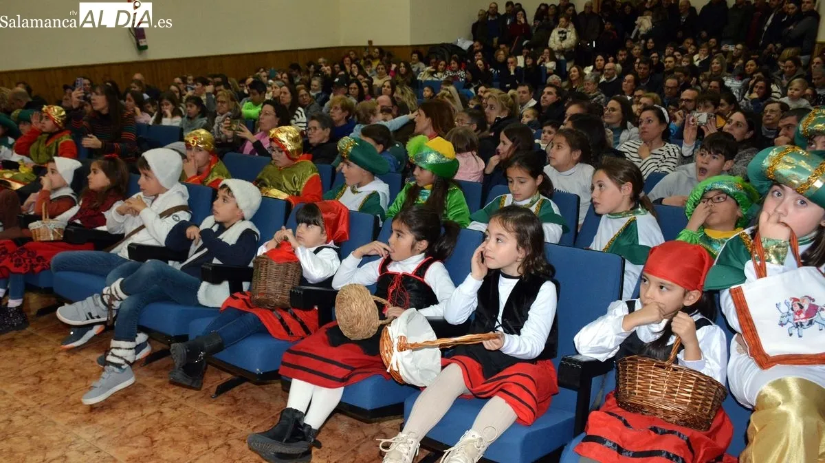Foto 6 - Los Reyes Magos reciben una gran acogida en Lumbrales