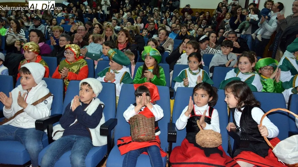 Foto 5 - Los Reyes Magos reciben una gran acogida en Lumbrales