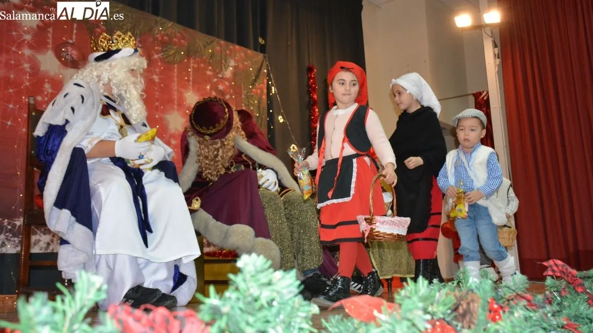 Foto 4 - Los Reyes Magos reciben una gran acogida en Lumbrales