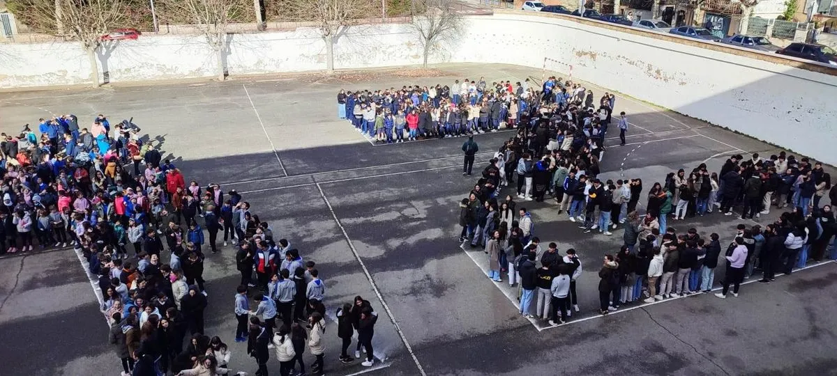 Celebración del Día de la Paz en el colegio Maristas