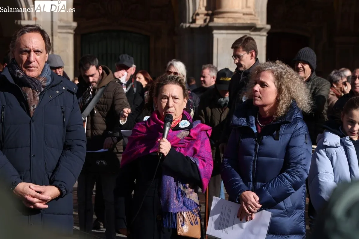 Día de la Paz en la Plaza Mayor de Salamanca con escolares del Colegio Amor de Dios. Foto de David Sañudo