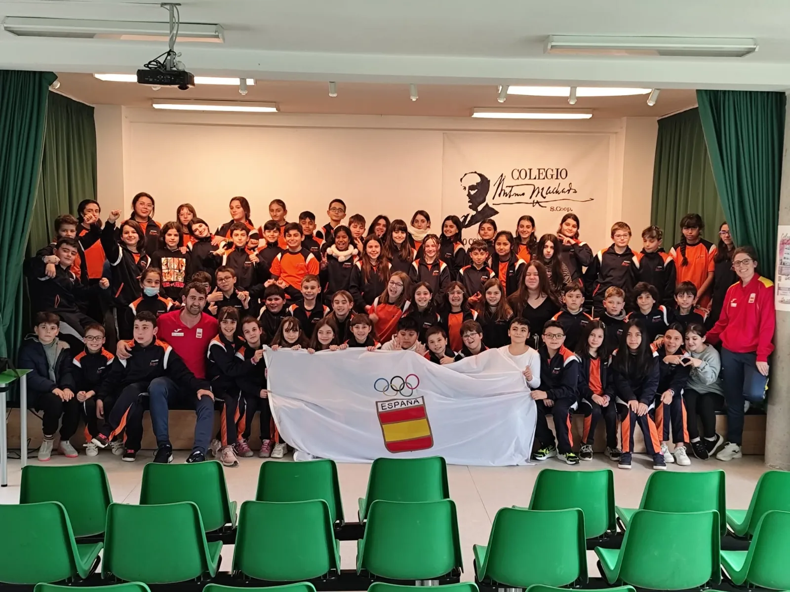 Foto 8 - 'Todos Ol&iacute;mpicos&rsquo;, original actividad en el Colegio Antonio Machado