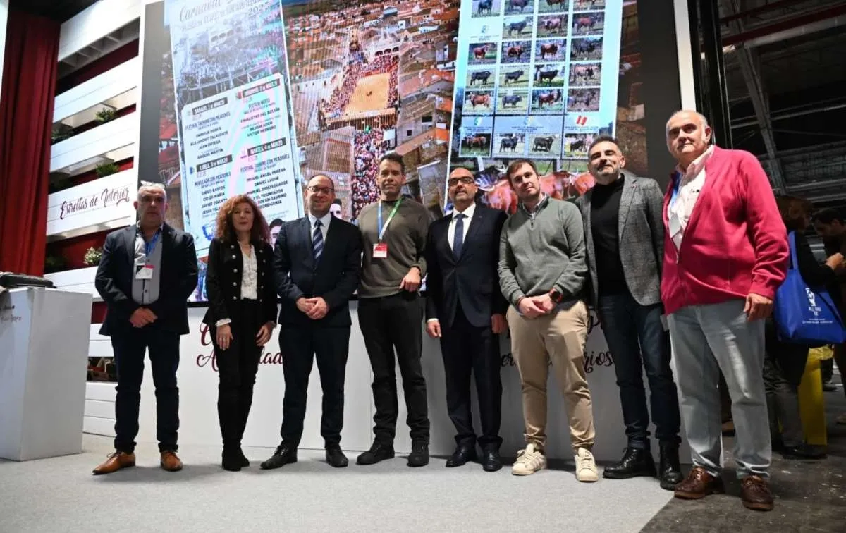 Foto 3 - El Ayuntamiento presenta el Carnaval del Toro 2025 en FITUR con la compa&ntilde;&iacute;a de Rub&eacute;n Am&oacute;n