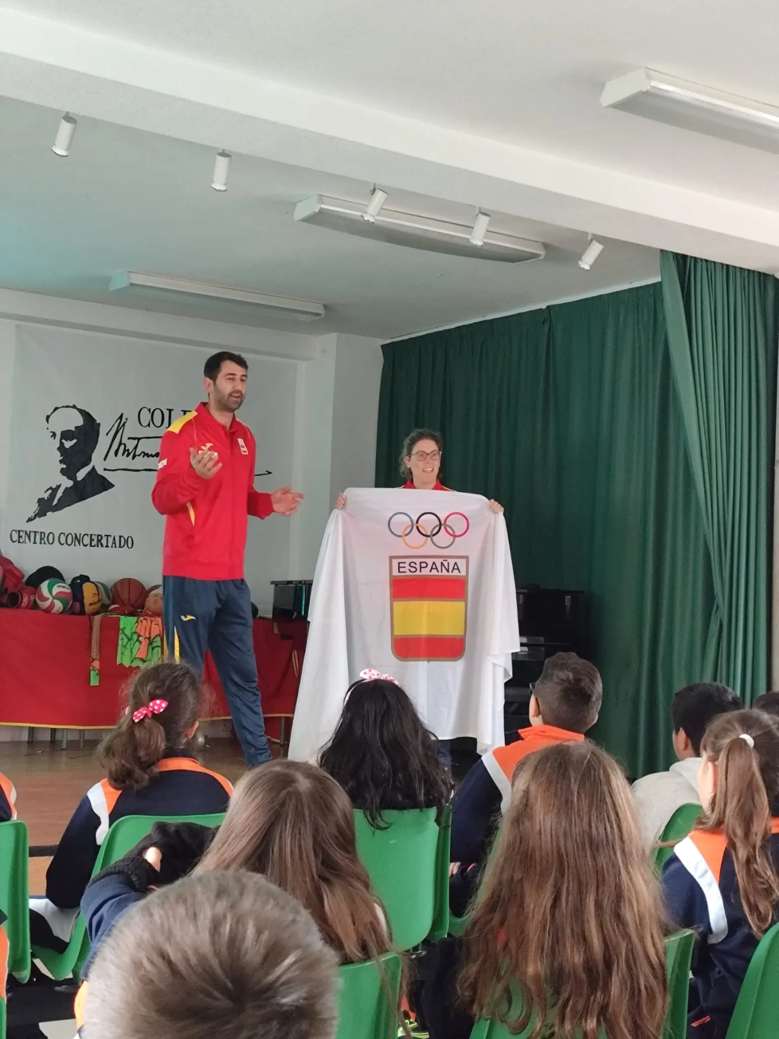 Foto 4 - 'Todos Ol&iacute;mpicos&rsquo;, original actividad en el Colegio Antonio Machado