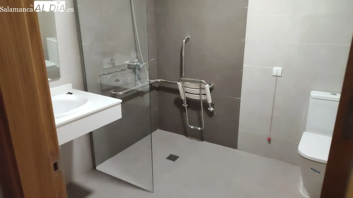 Imagen de uno de los cuartos de baño / CORRAL
