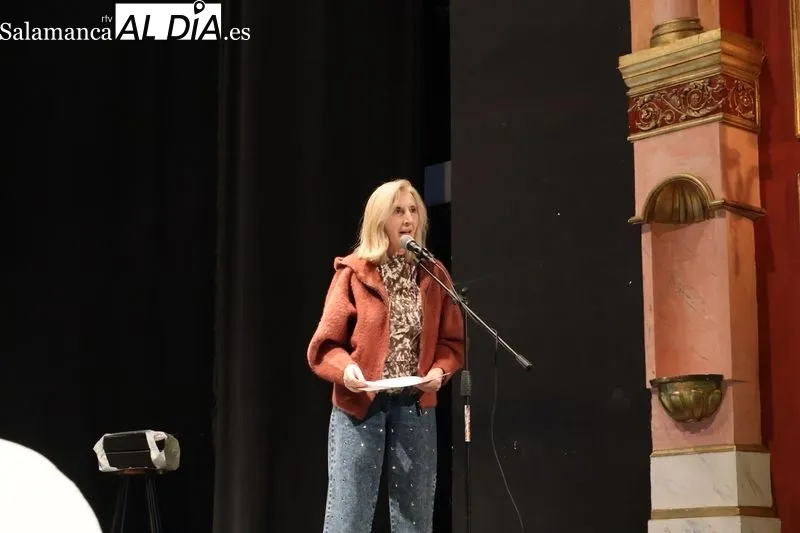 Foto 5 - El Teatro de la Villa de Alba de Tormes celebra la entrega de premios de concursos navide&ntilde;os
