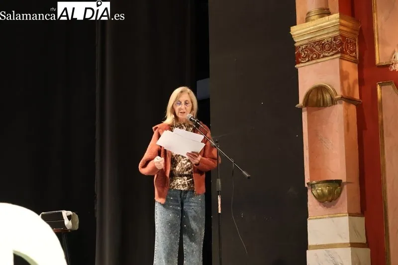 Foto 4 - El Teatro de la Villa de Alba de Tormes celebra la entrega de premios de concursos navide&ntilde;os