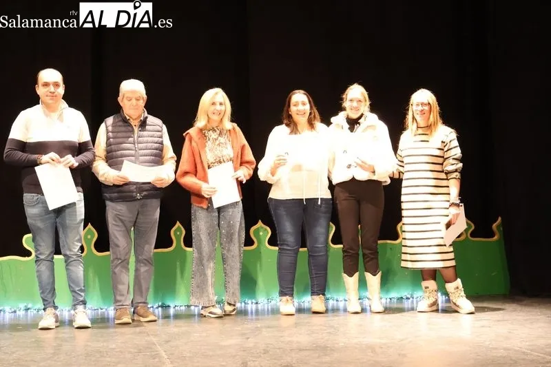 Foto 3 - El Teatro de la Villa de Alba de Tormes celebra la entrega de premios de concursos navide&ntilde;os