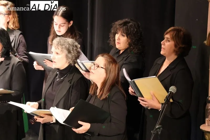 Foto 8 - El Coro de Mujeres Kyria llena de m&uacute;sica el Teatro de la Villa en Alba de Tormes