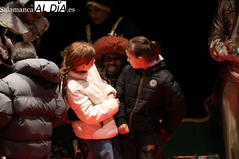 Foto 16 - La Cabalgata de los Reyes Magos llena de magia las calles de Alba de Tormes