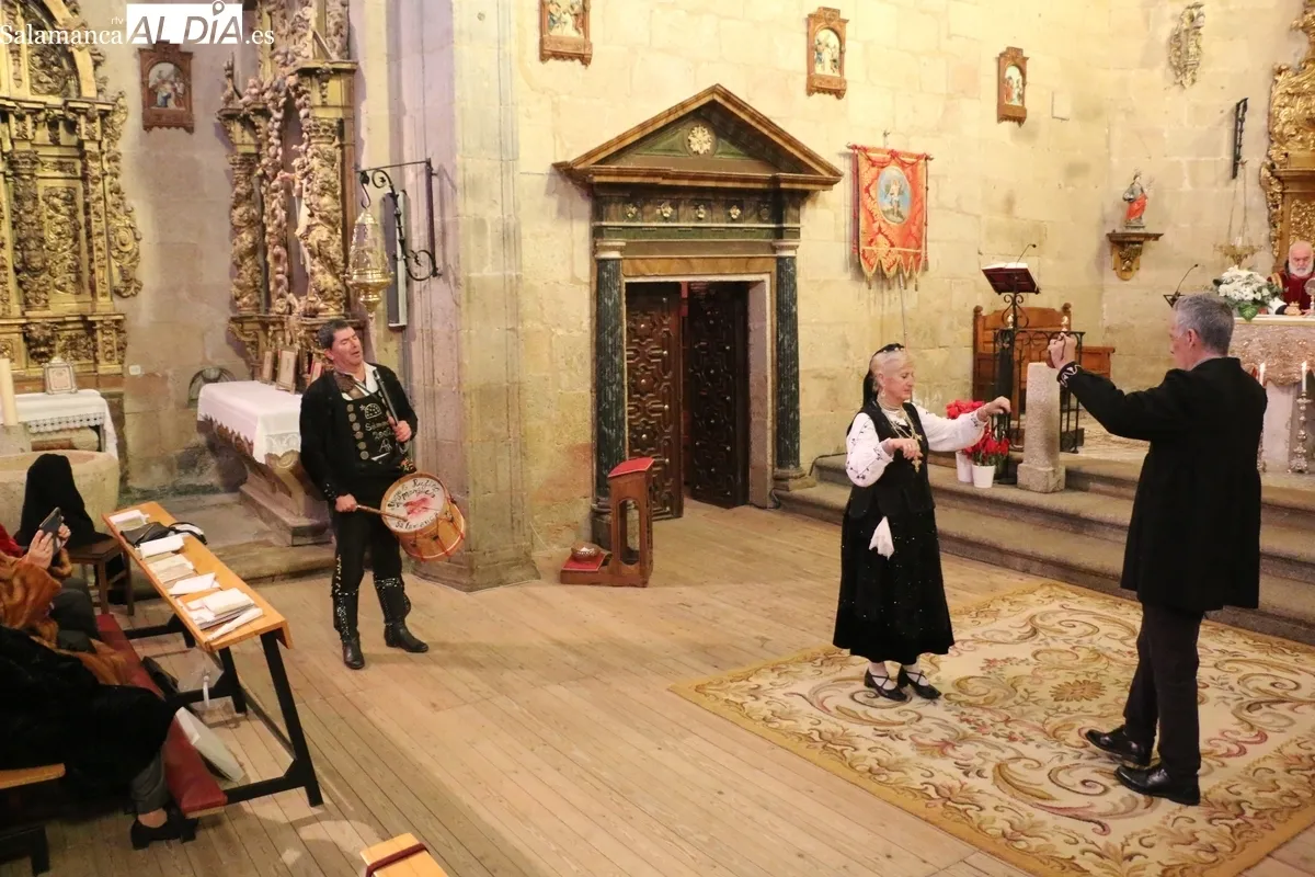Los actos religiosos fueron oficiados por el capellán de la catedral y amenizados por El Mariquelo / CORRAL
