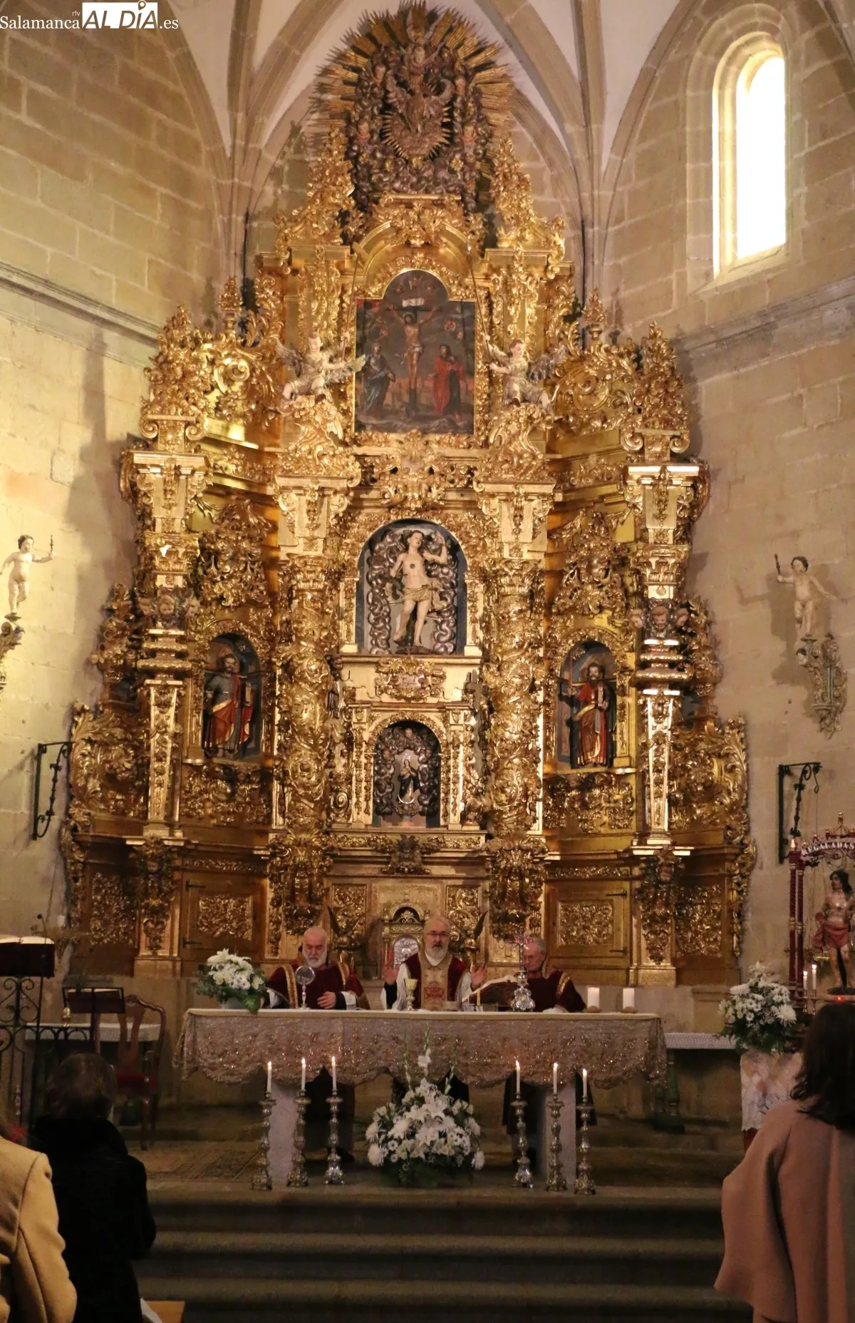 Los actos religiosos fueron oficiados por el capellán de la catedral y amenizados por El Mariquelo / CORRAL