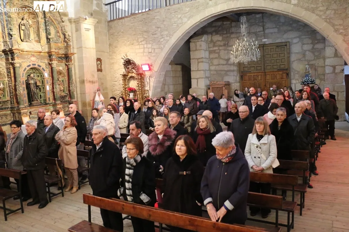 Los actos religiosos fueron oficiados por el capellán de la catedral y amenizados por El Mariquelo / CORRAL