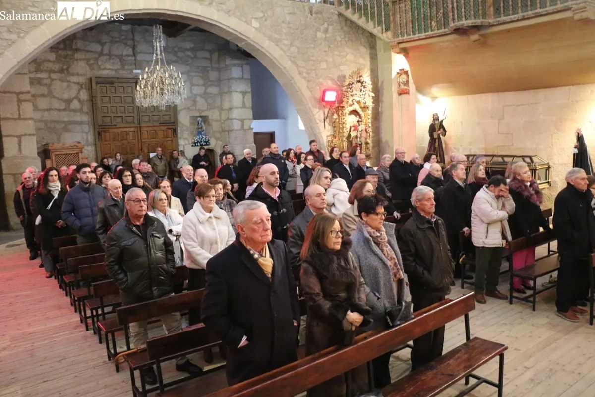 Los actos religiosos fueron oficiados por el capellán de la catedral y amenizados por El Mariquelo / CORRAL