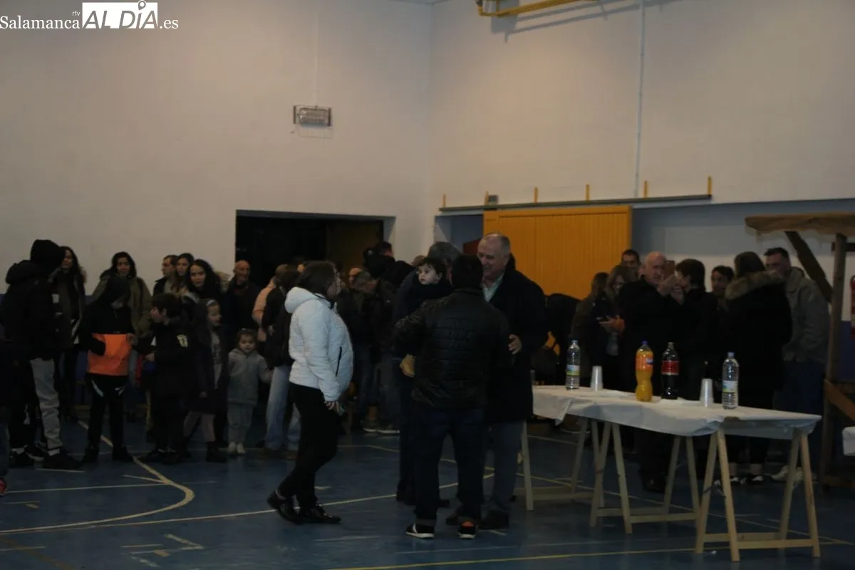 Visita de los Reyes Magos a los vecinos de Villarino de los Aires / MARIBEL SÁNCHEZ
