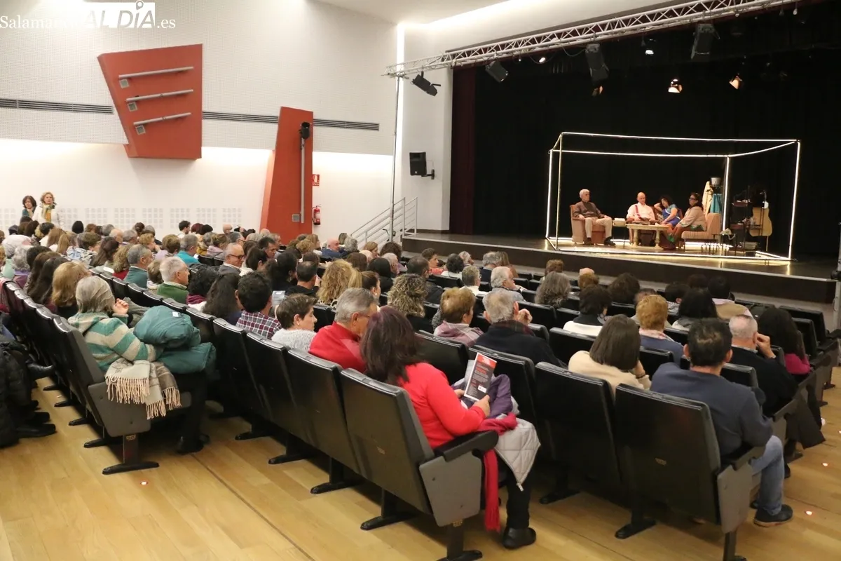 Representación de 'Salvaje' por la compañía ¡Teatro, Teatro! en Vitigudino / CORRAL
