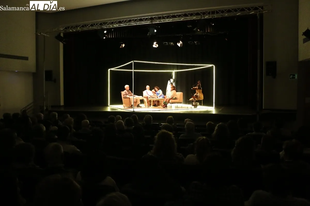 Representación de 'Salvaje' por la compañía ¡Teatro, Teatro! en Vitigudino / CORRAL