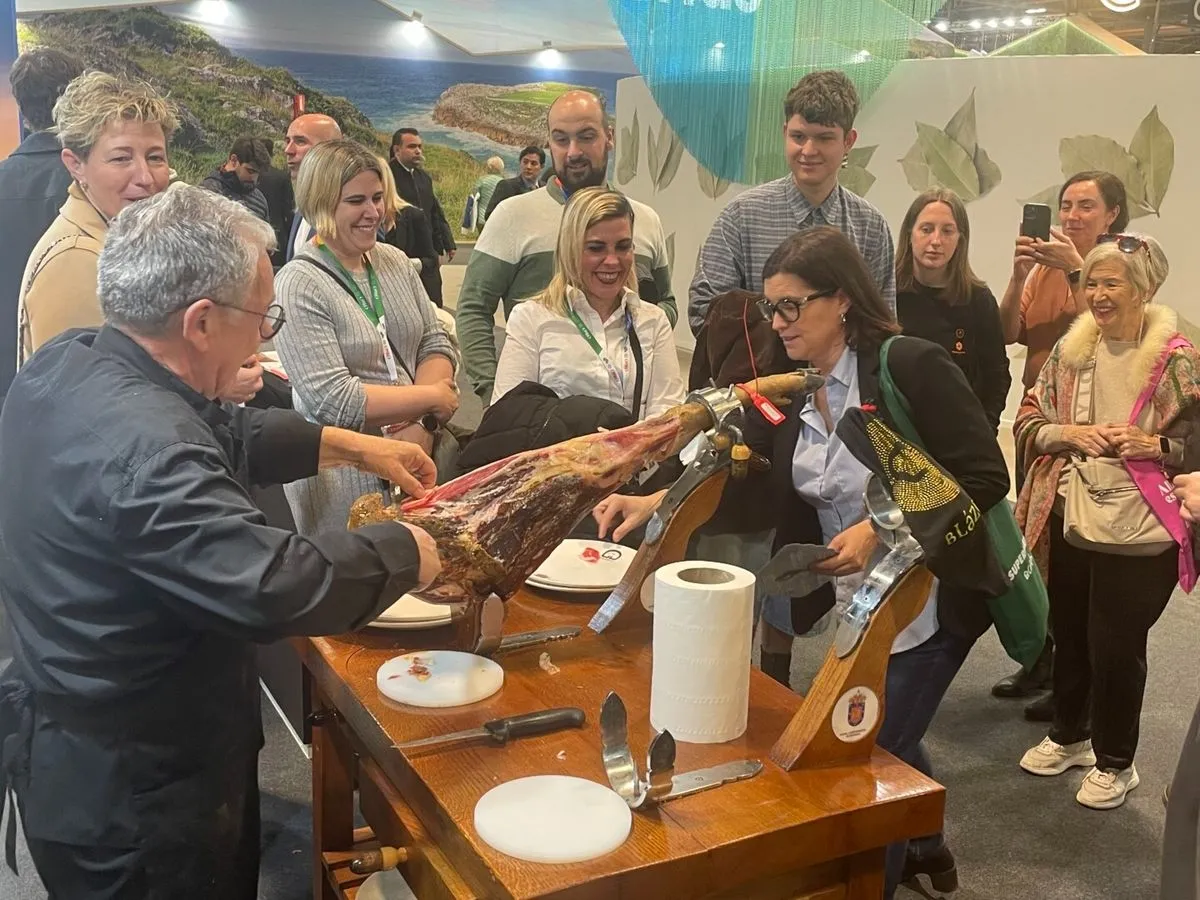 El stand de Guijuelo en Fitur ha recibido, de nuevo, numerosas visitas